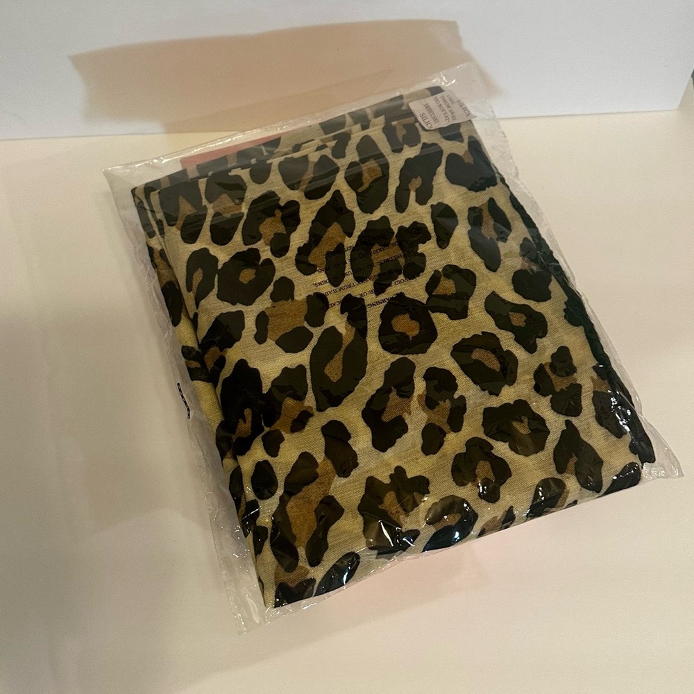Elegant Leopard Pattern Wrap~ Scarf.
